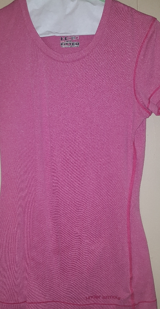 2 Under Armour Workout Women Tops as small